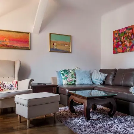 Numer 6 Apartment
